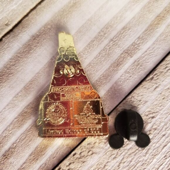 Disney Clock Tower Trading Pin Hidden Mickey Shanghai Lapel Pin Brooch Badge Pin - Picture 2 of 4